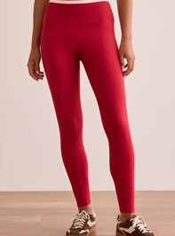 Power Pose Leggings Detail 3 - TULLABEE