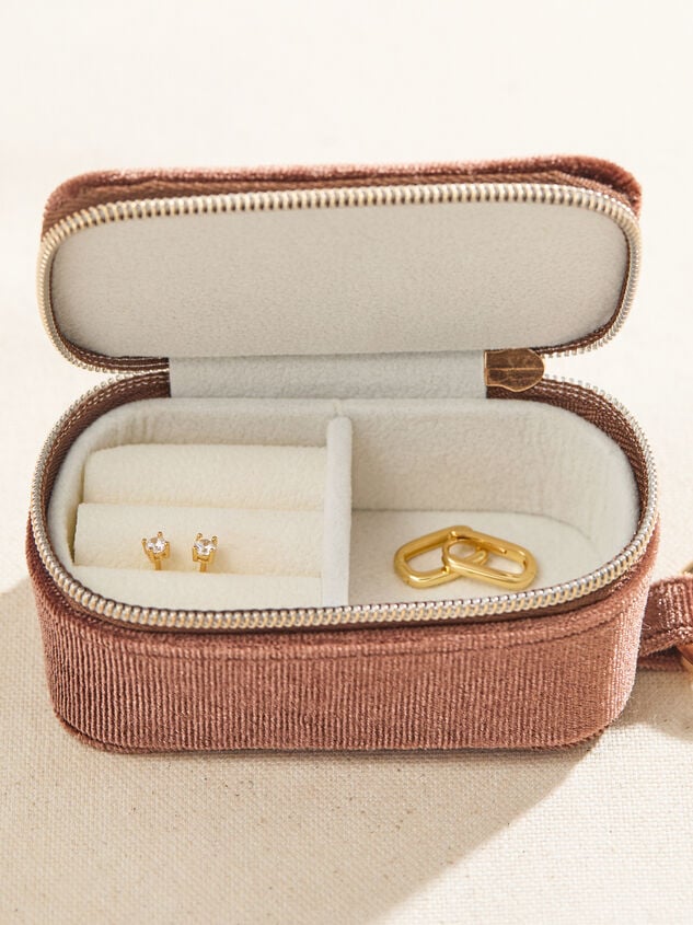 Velvet Jewelry Box Keychain With Earrings Detail 4 - TULLABEE