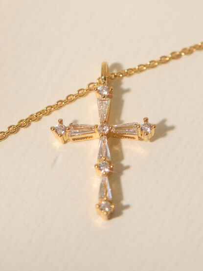 Radiant Cross Charm Necklace - TULLABEE