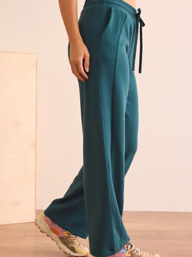 Move Easy Scuba Pants Detail 4 - TULLABEE