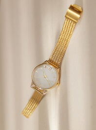 Adjustable Round Face Gold Watch Detail 3 - TULLABEE