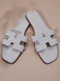 Everlee Wide Width Sandals Detail 2 - TULLABEE
