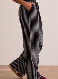 Stride Lounge Pants Detail 4 - TULLABEE