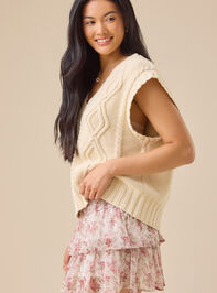 Joanna Cable Oversized Vest Detail 4 - TULLABEE