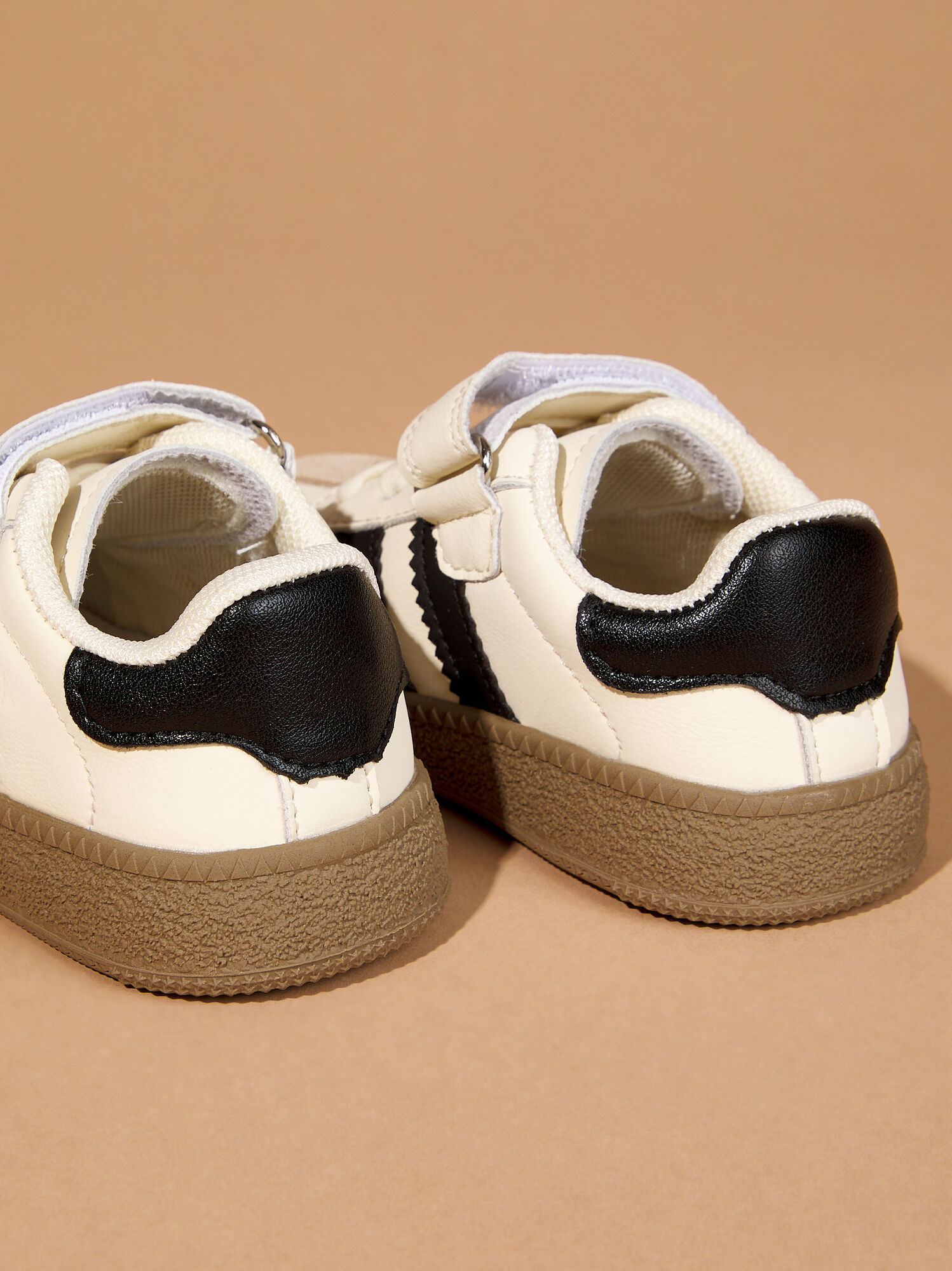 Infant sneakers top