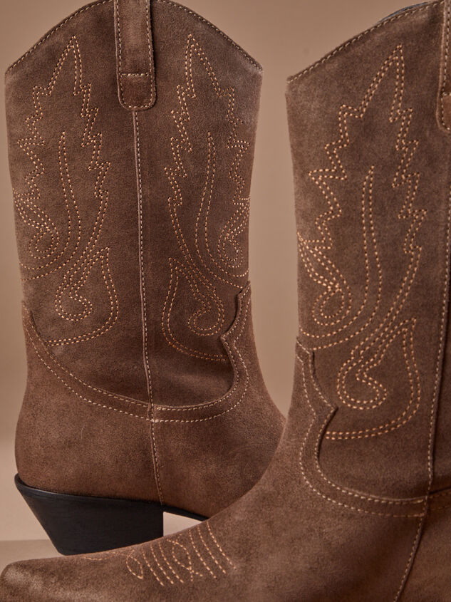 Gaucho Western Boots Detail 2 - TULLABEE