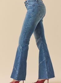 Kit Low Rise Flare Jeans Detail 4 - TULLABEE