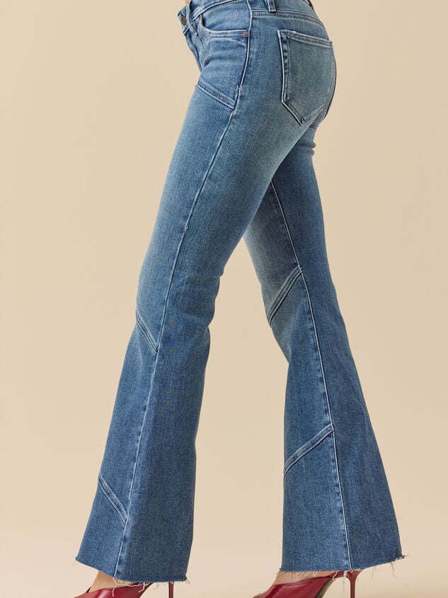 Kit Low Rise Flare Jeans Detail 4 - TULLABEE