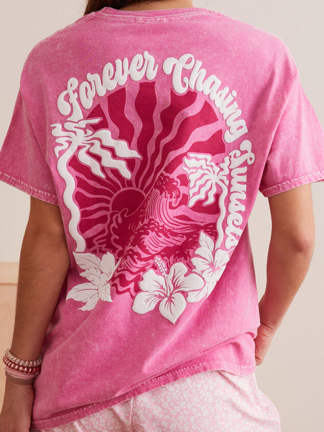 Chasing Sunsets Graphic Tee Detail 5 - TULLABEE