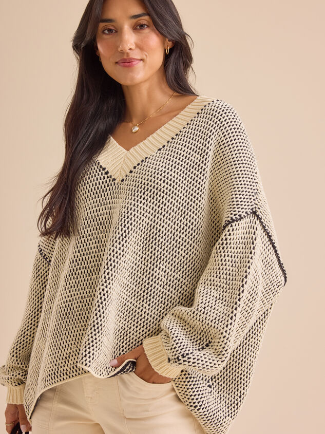 Winslet Oversized Geo Sweater Detail 3 - TULLABEE