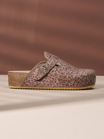 Lorenna Leopard Platform Clog - TULLABEE