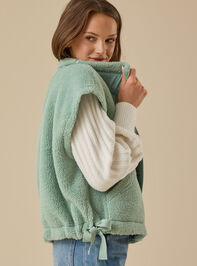 Nina Oversized Sherpa Vest Detail 4 - TULLABEE