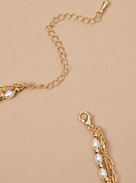 Bow Charm Pearl Necklace Detail 3 - TULLABEE