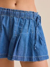 Darla Pleated Denim Shorts Detail 3 - TULLABEE