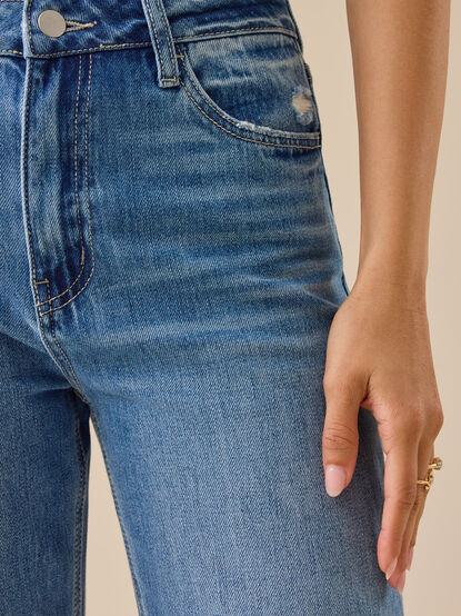 Mickie Straight Leg Jeans - TULLABEE