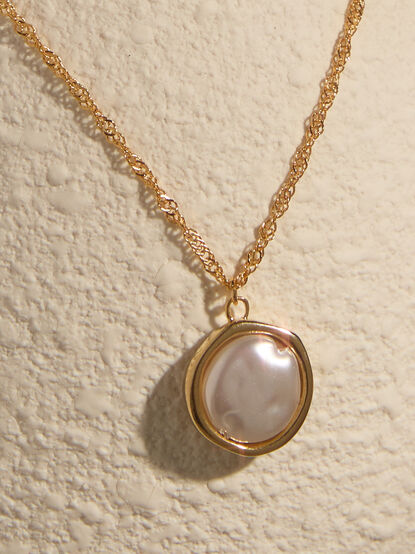 Freshwater Pearl Charm Necklace - TULLABEE