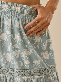 Kait Lace Tiered Midi Skirt Detail 2 - TULLABEE